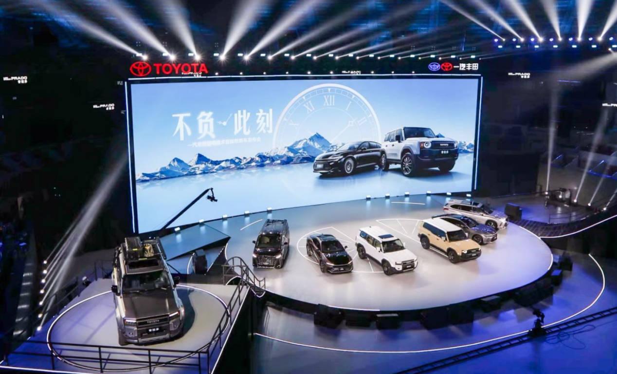 质价比好选择 试驾2024款哪吒L红衣版